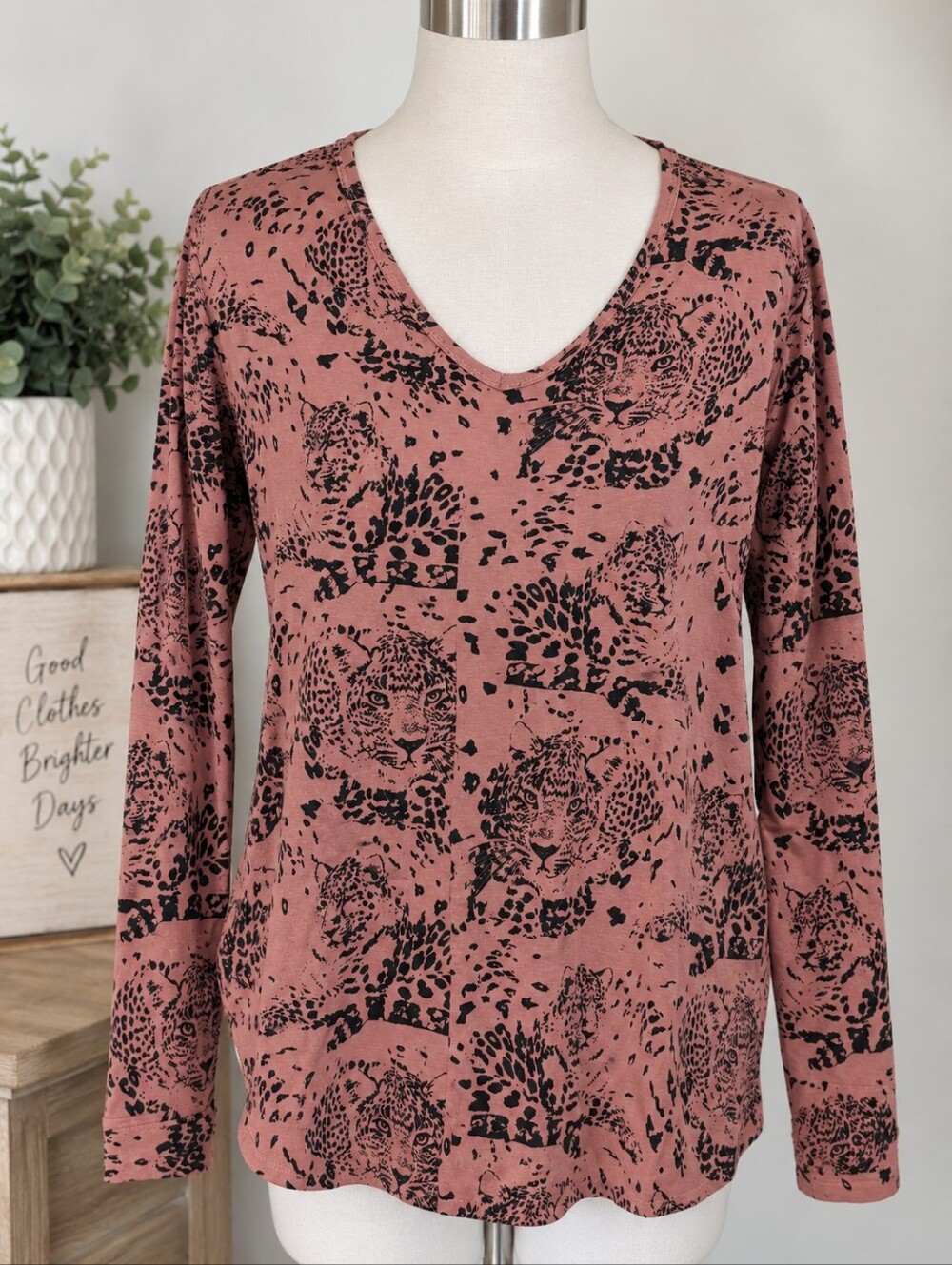 Elle Dusty Rose Long-Sleeve V-Neck Leopard Motif Top